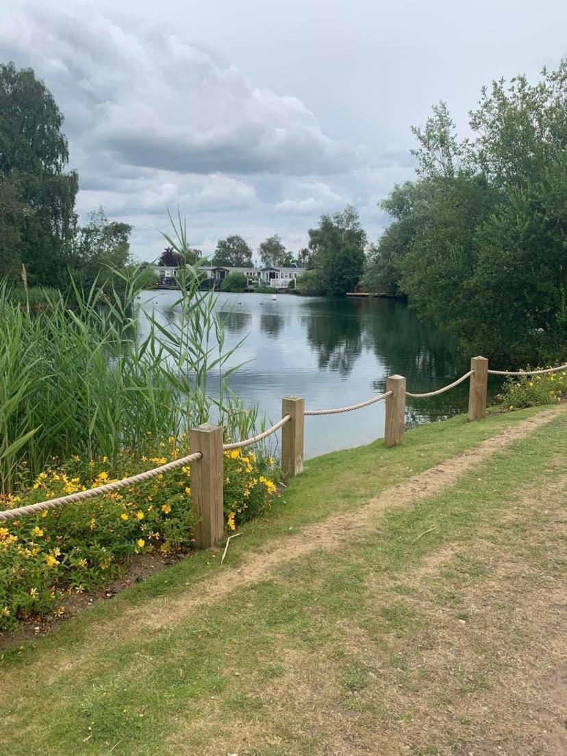 Muscovy Lodge With Hot Tub At Tattershall Lakes Country Park Экстерьер фото