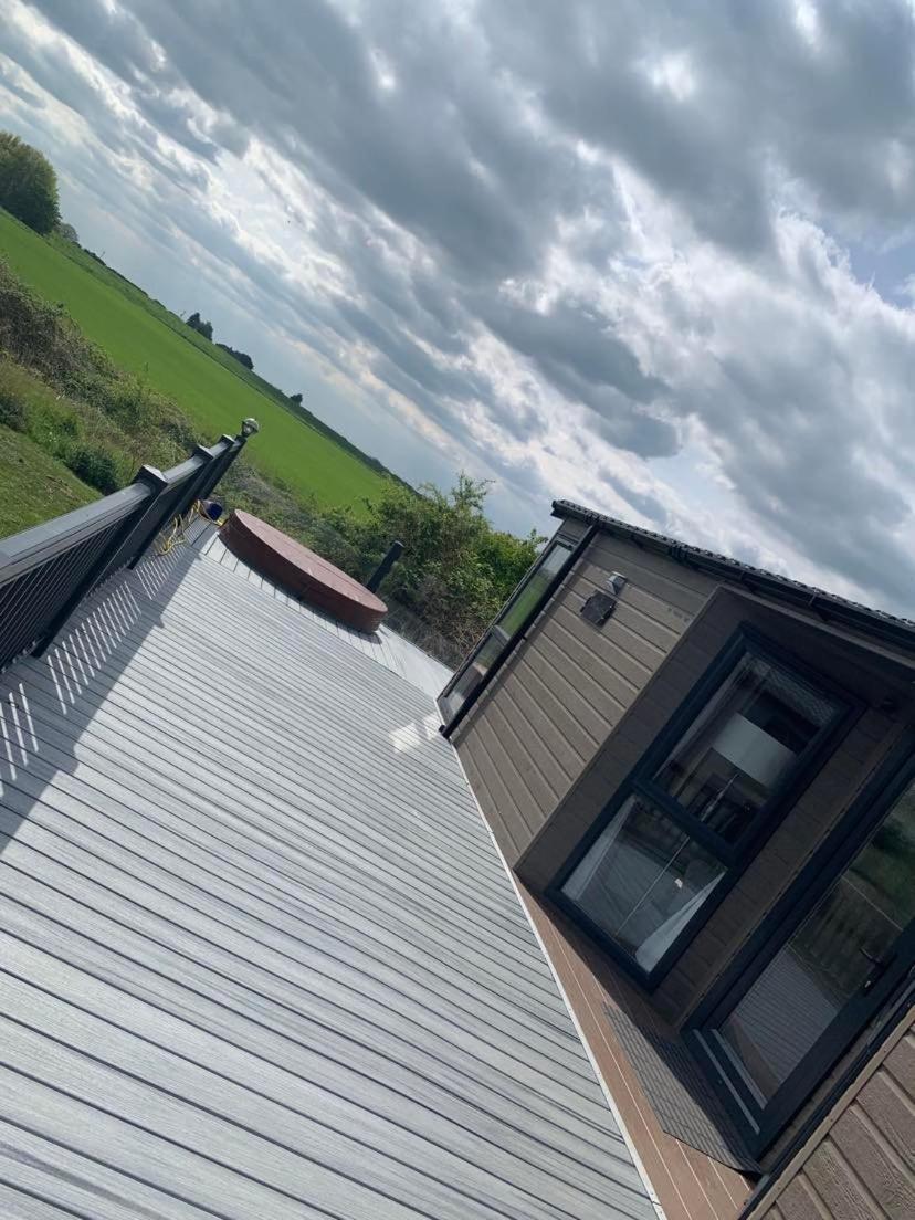 Muscovy Lodge With Hot Tub At Tattershall Lakes Country Park Экстерьер фото