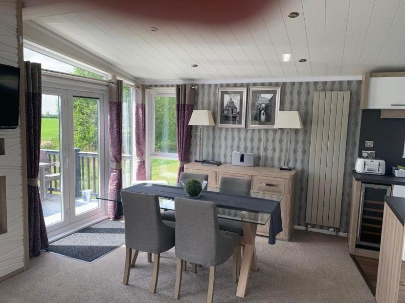 Muscovy Lodge With Hot Tub At Tattershall Lakes Country Park Экстерьер фото