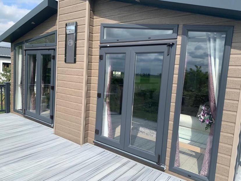 Muscovy Lodge With Hot Tub At Tattershall Lakes Country Park Экстерьер фото